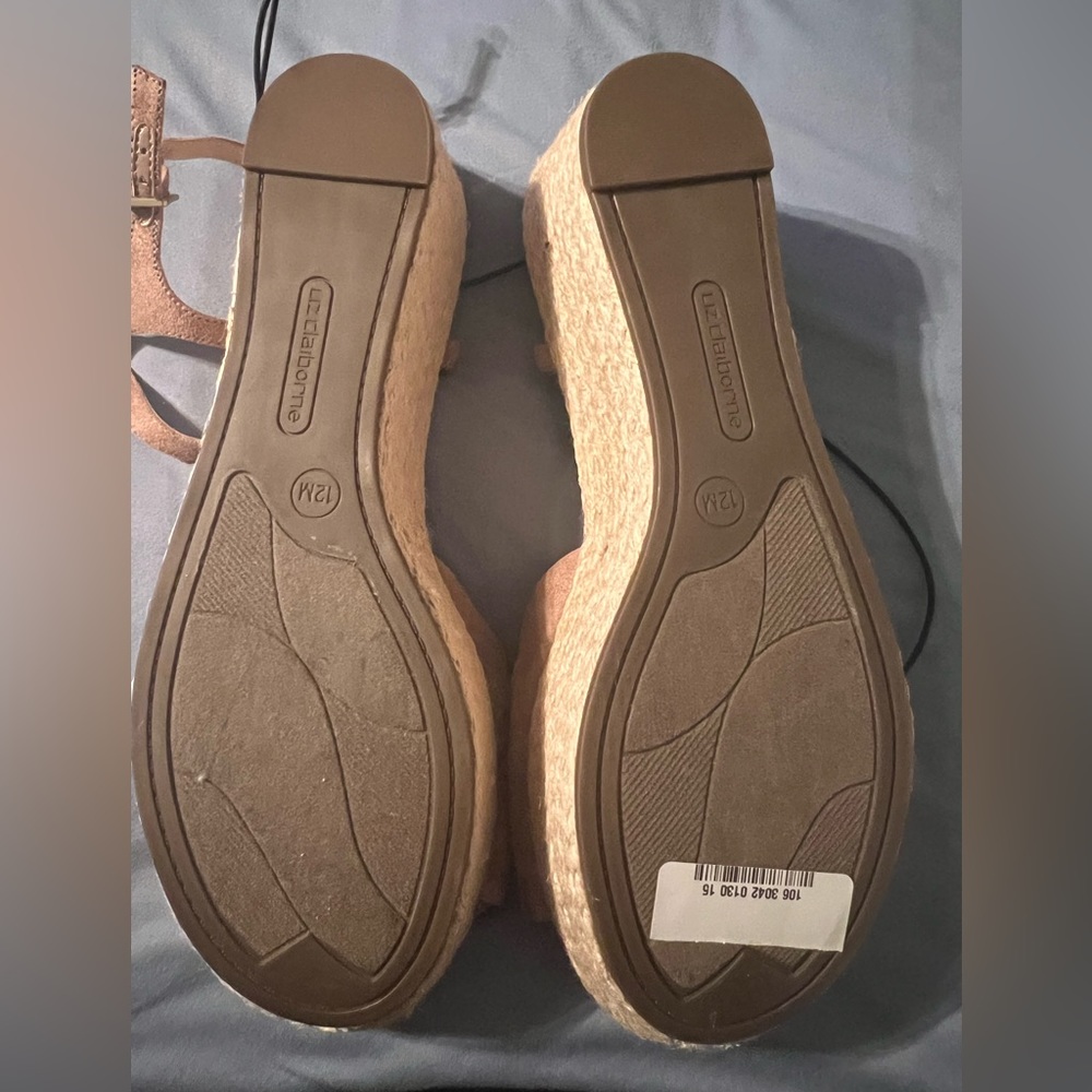 Lie Claiborne wedges